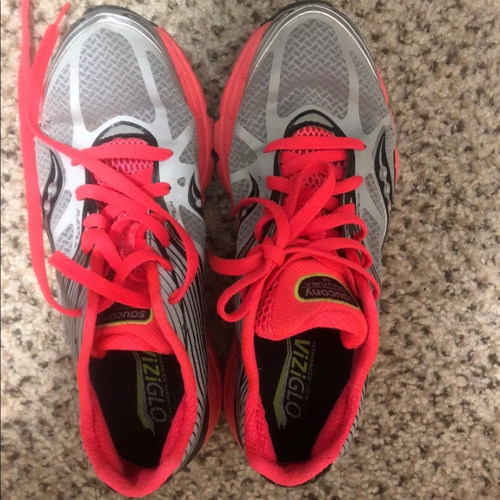 Saucony kirvana 4 Size 8 VGUC